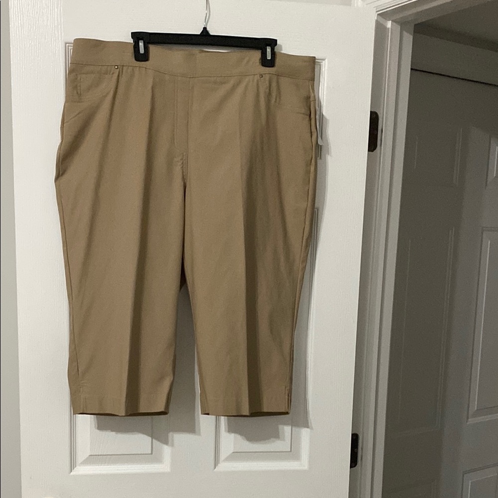 Women’s Khaki Capris - Picture 3 of 3